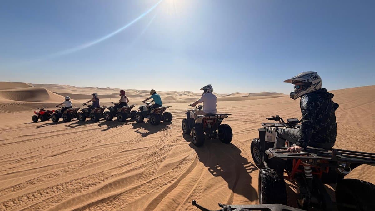 Le groupe en quad dans les dunes