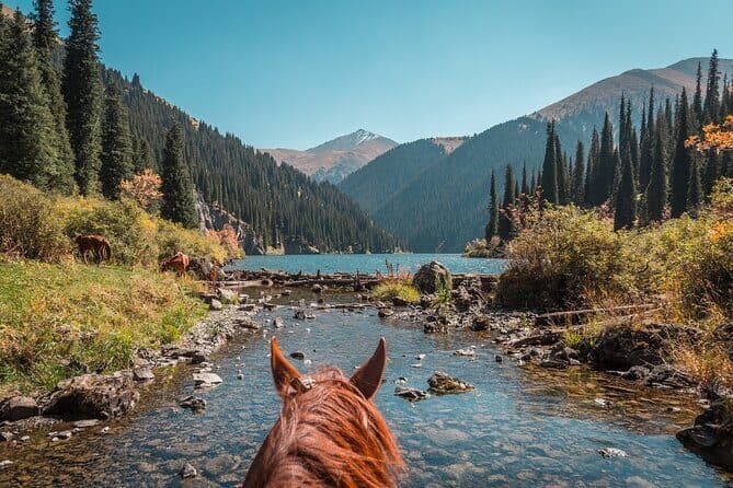 À cheval vers le lac de Kolsaï