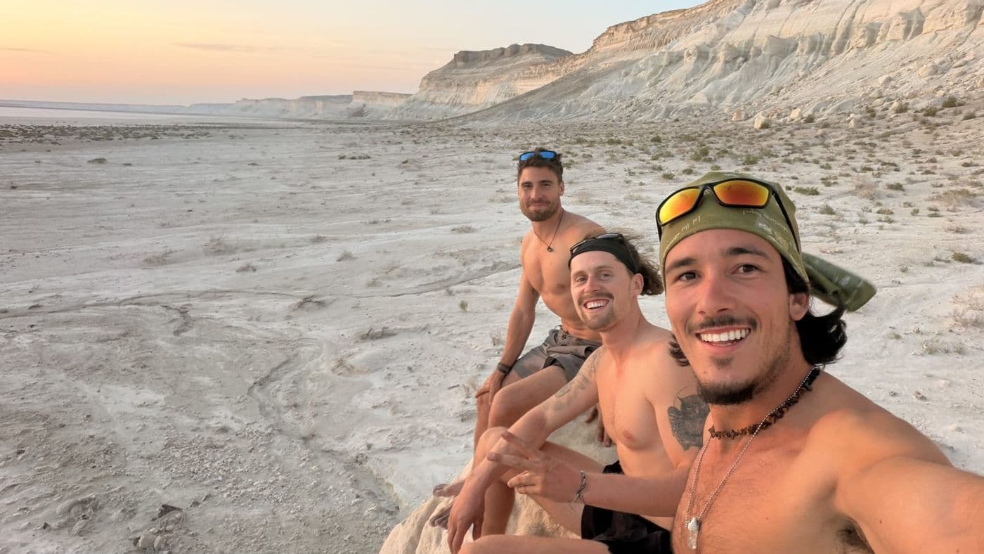 Selfie du groupe au bord du plateau