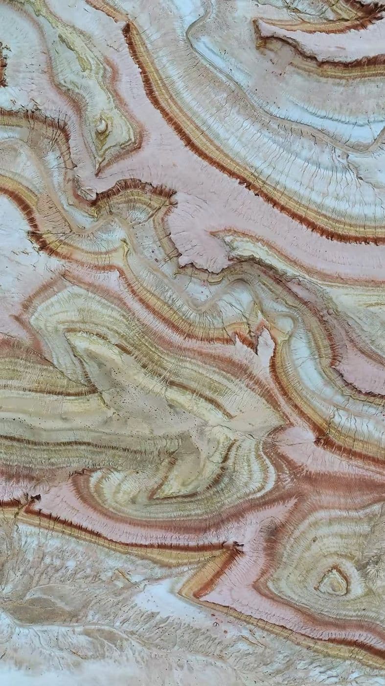 Roches colorées vues du ciel